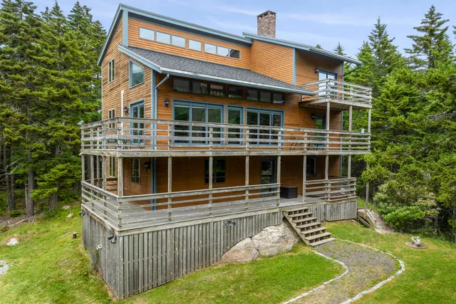 $499,000 | 11 Youngs Road, Southport, ME 04576
