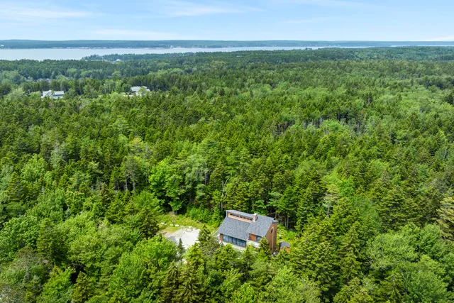 $499,000 | 11 Youngs Road, Southport, ME 04576