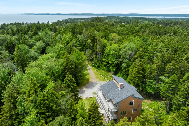 $499,000 | 11 Youngs Road, Southport, ME 04576