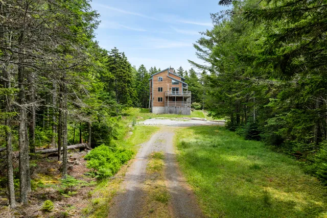 $499,000 | 11 Youngs Road, Southport, ME 04576