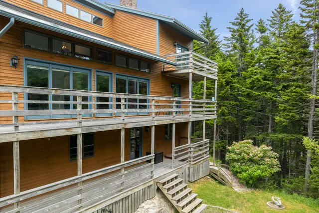 $499,000 | 11 Youngs Road, Southport, ME 04576