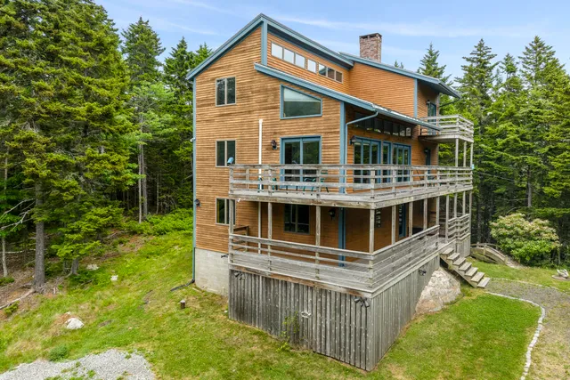 $499,000 | 11 Youngs Road, Southport, ME 04576