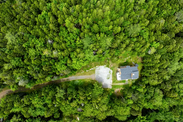 $499,000 | 11 Youngs Road, Southport, ME 04576