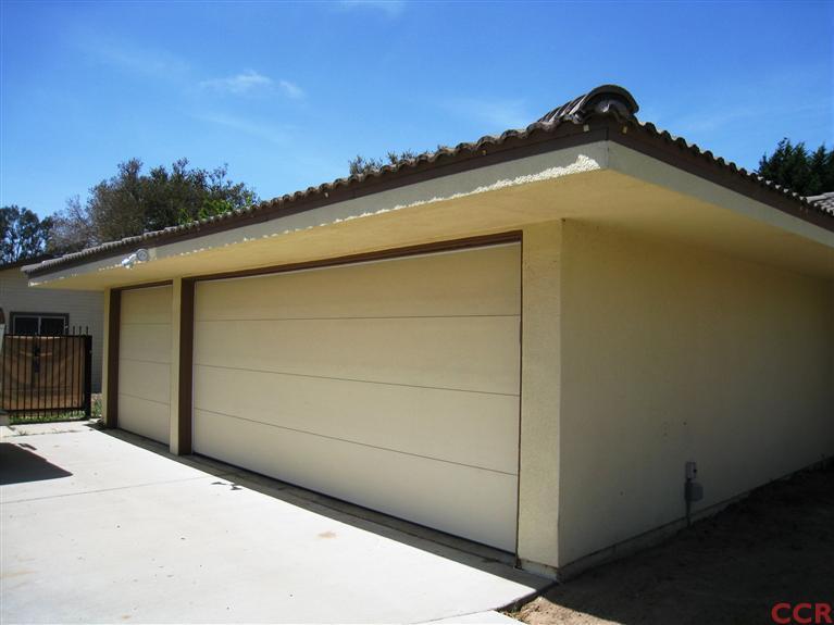 1151 Onstott Road Lompoc, CA 93436 - Photo 3 of 21 a view of a garage