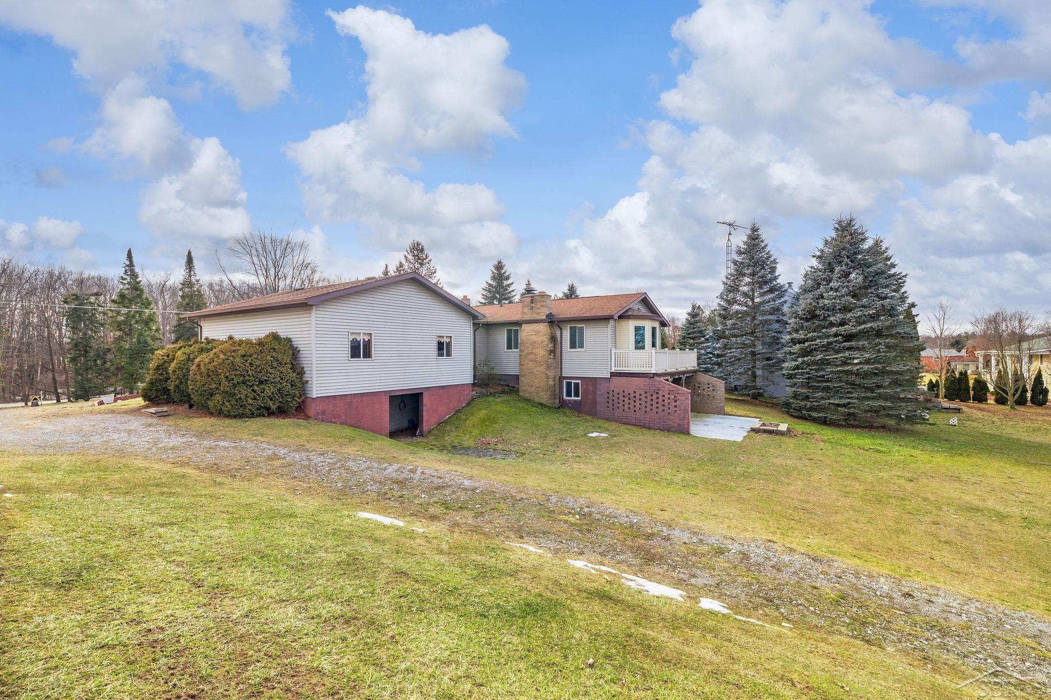 11469 Carr Road Davison, MI 48423 - Photo 41 of 63 50132876-d8aa465b-6442-46a4-8339-b9cfd39ba92c.JPG