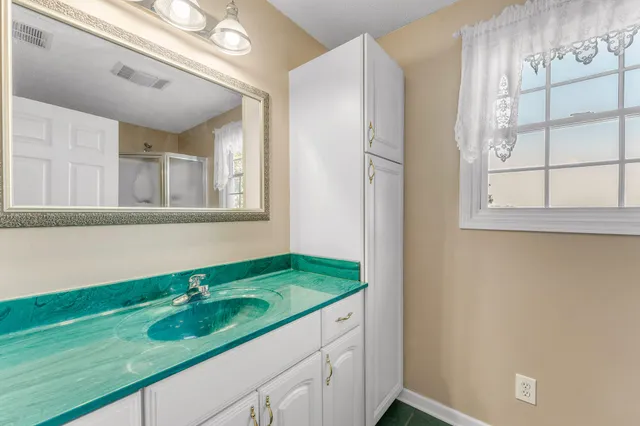 $775,000 | 750 Lakewood Drive, Decatur, TN 37322