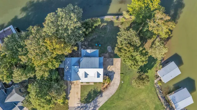 $775,000 | 750 Lakewood Drive, Decatur, TN 37322