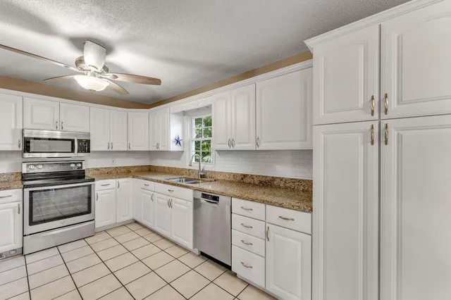 $775,000 | 750 Lakewood Drive, Decatur, TN 37322