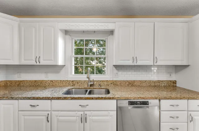 $775,000 | 750 Lakewood Drive, Decatur, TN 37322