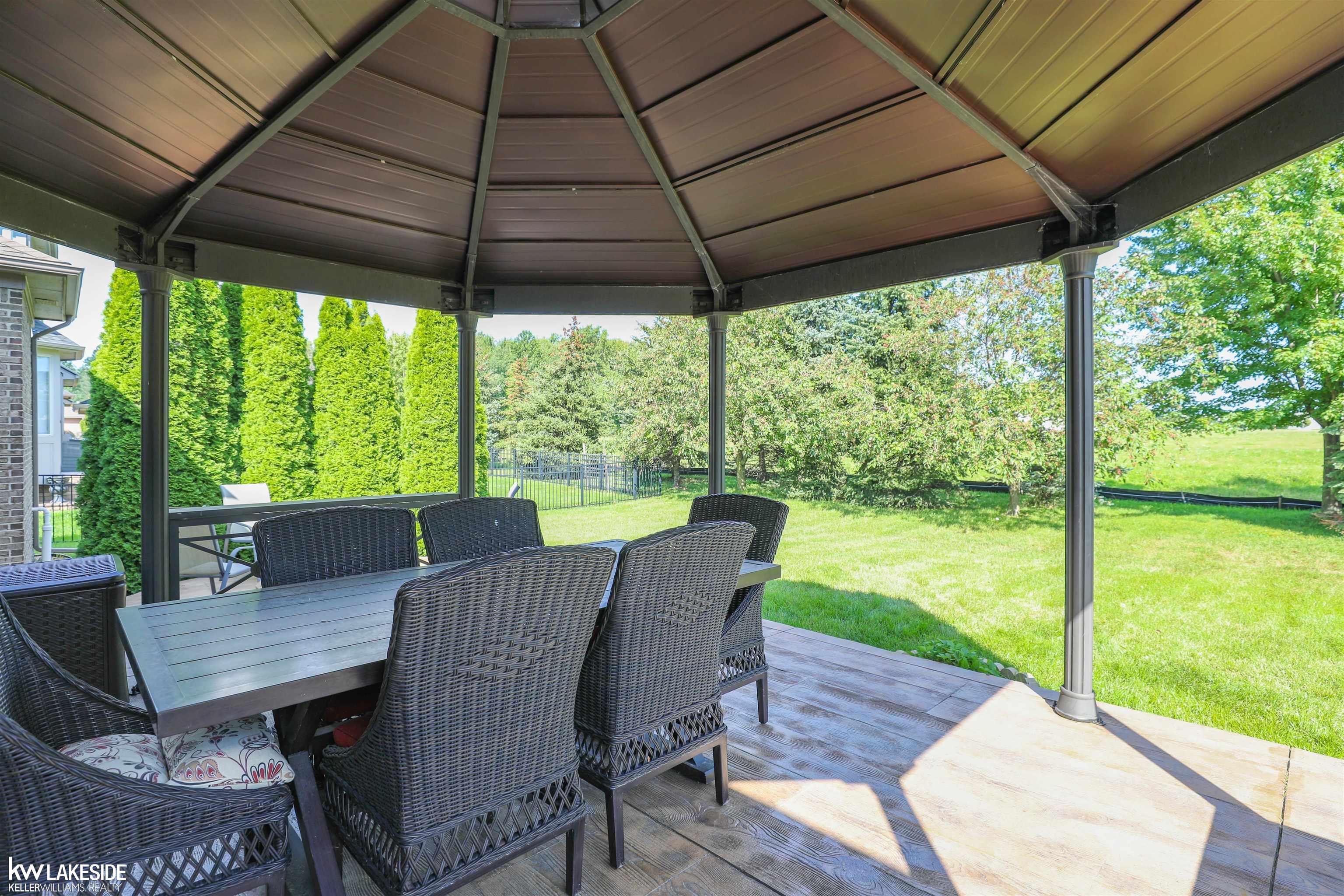 16455 Moore Park Road Macomb, MI 48044 - Photo 7 of 50 50122221-6.JPG