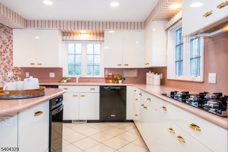 112 Heller Way Montclair, NJ 07043 - Photo 11 of 49