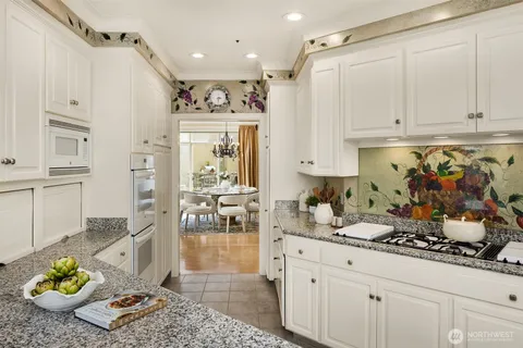 $4,999,000 | 8496 Northeast Woodland Cove Drive, Kirkland, WA 98034