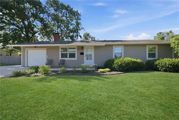 $330,000 | 11935 West 70th Street, Shawnee, KS 66216