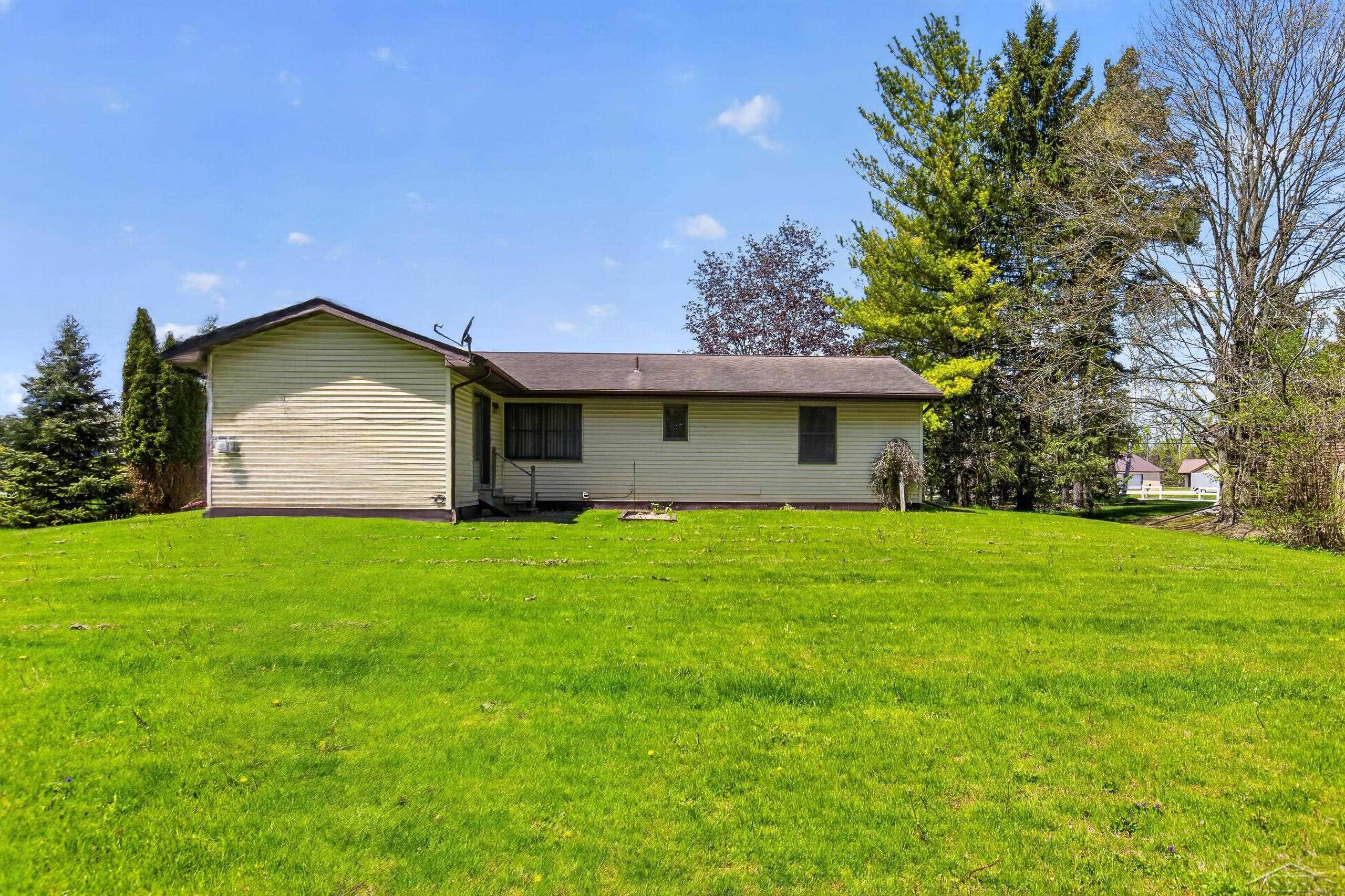 385 South Orr Road Hemlock, MI 48626 - Photo 4 of 33