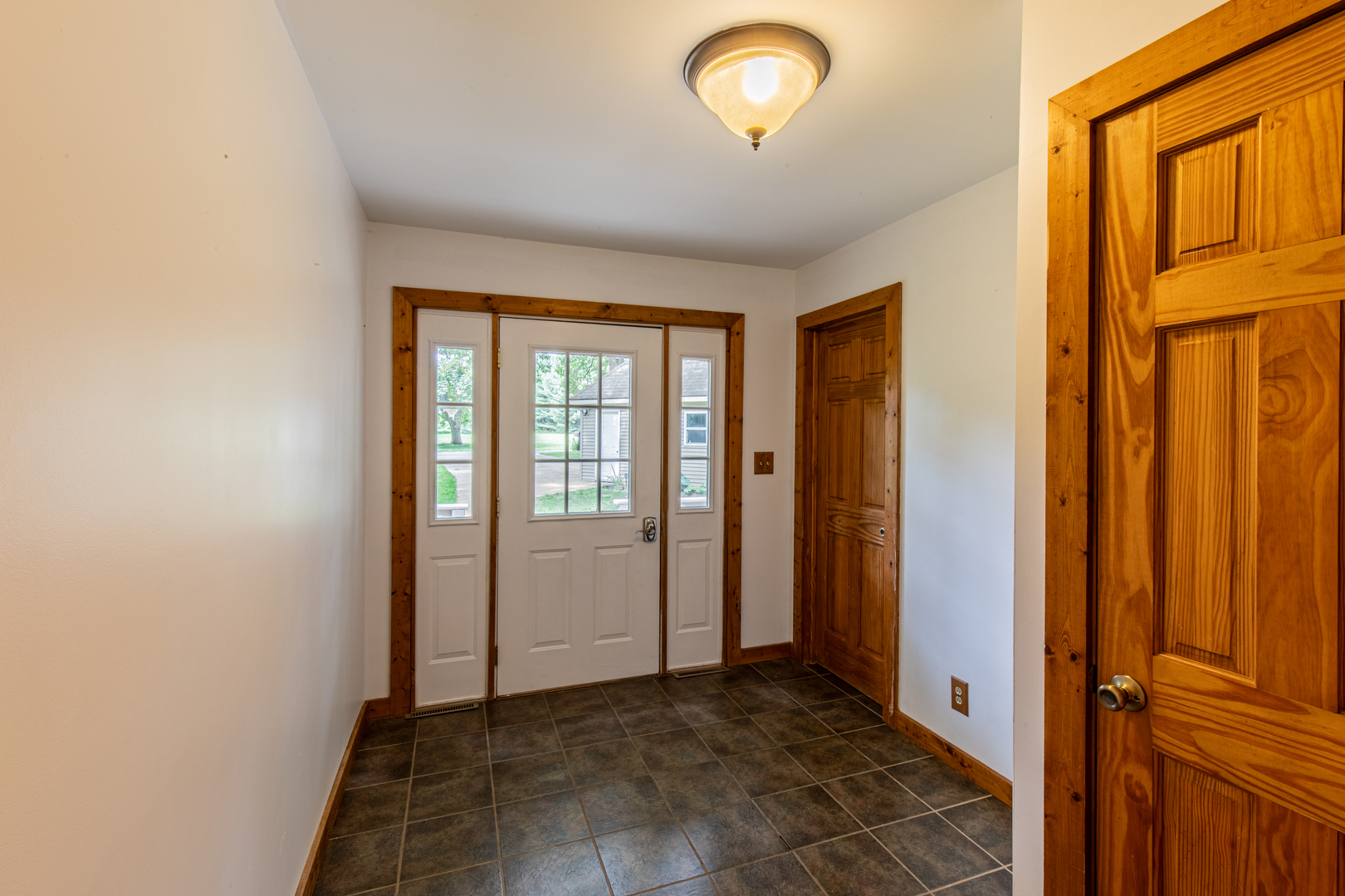 2445 Ridgefield Road Princeton, IL 61356 - Photo 3 of 39
