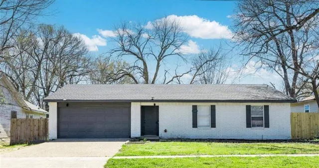 $2,100 | 1505 West Collin Street, Corsicana, TX 75110