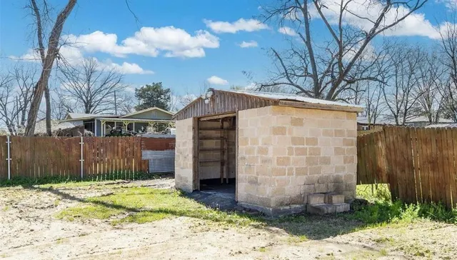 $2,100 | 1505 West Collin Street, Corsicana, TX 75110