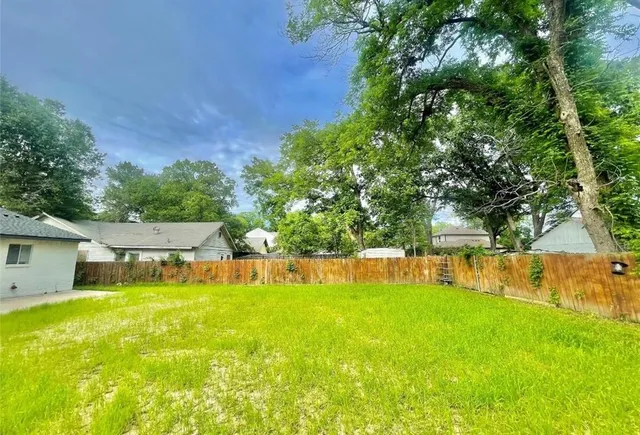$2,100 | 1505 West Collin Street, Corsicana, TX 75110