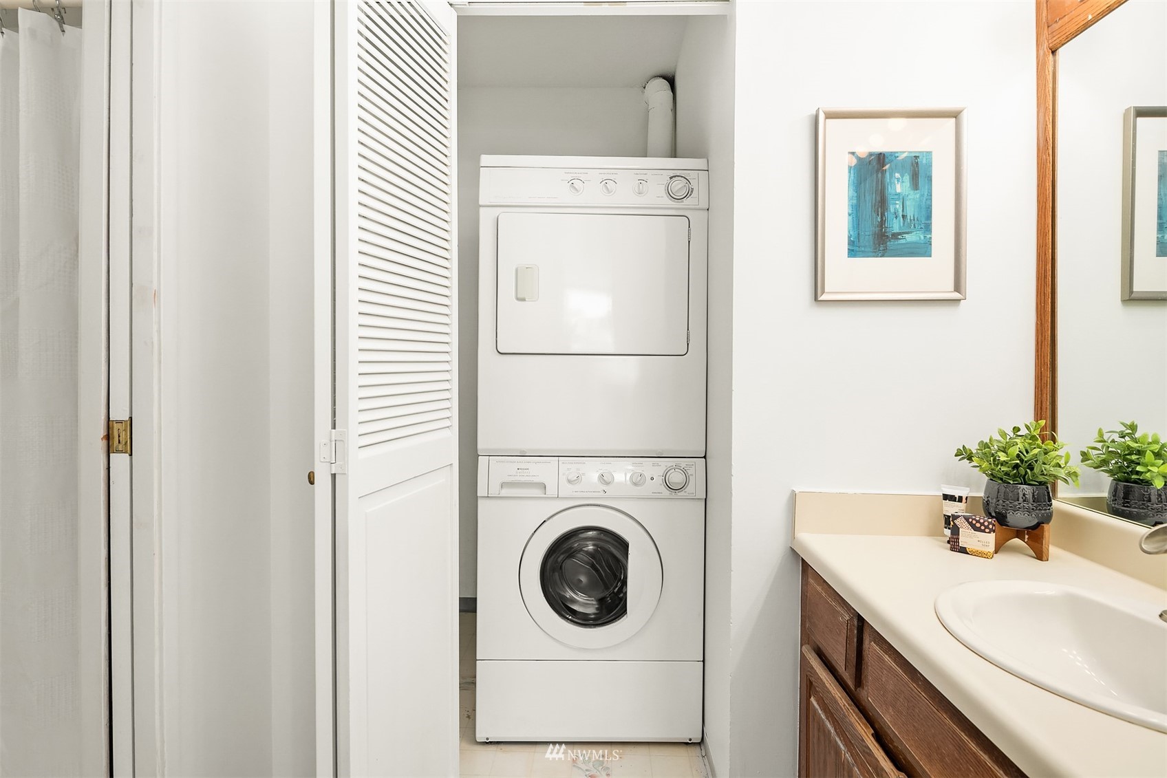 2201 3rd Avenue, Unit 1501 Seattle, WA 98121 - Photo 20 of 34 a utility room with dryer and washer