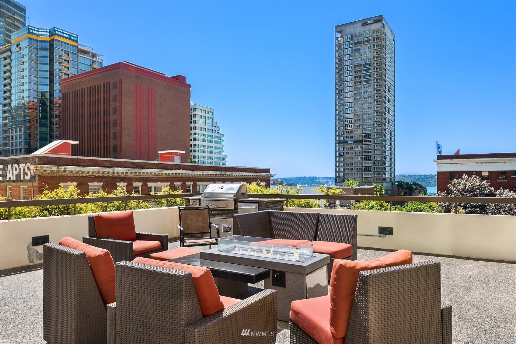 2201 3rd Avenue, Unit 1501 Seattle, WA 98121 - Photo 26 of 34 a roof deck with a table and chairs
