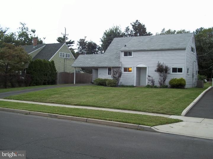 11 Goldengate Road Levittown, PA 19057 - Photo 1 of 25 Gallery Image 1