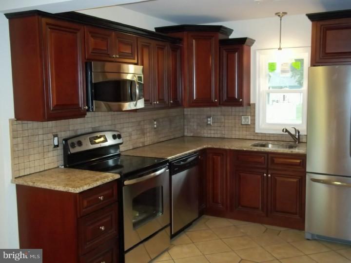 11 Goldengate Road Levittown, PA 19057 - Photo 14 of 25 Gallery Image 14