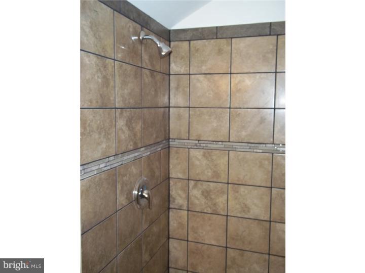 11 Goldengate Road Levittown, PA 19057 - Photo 7 of 25 Gallery Image 7