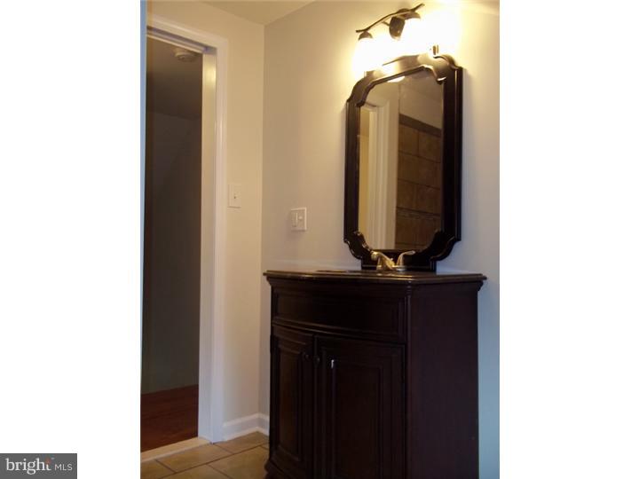 11 Goldengate Road Levittown, PA 19057 - Photo 9 of 25 Gallery Image 9