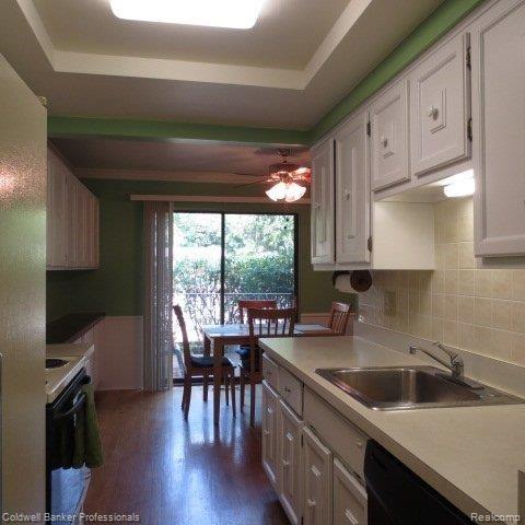 643 Oakbrook West, Unit 23 Rochester, MI 48307 - Photo 7 of 24 Kitchen to Breakfast