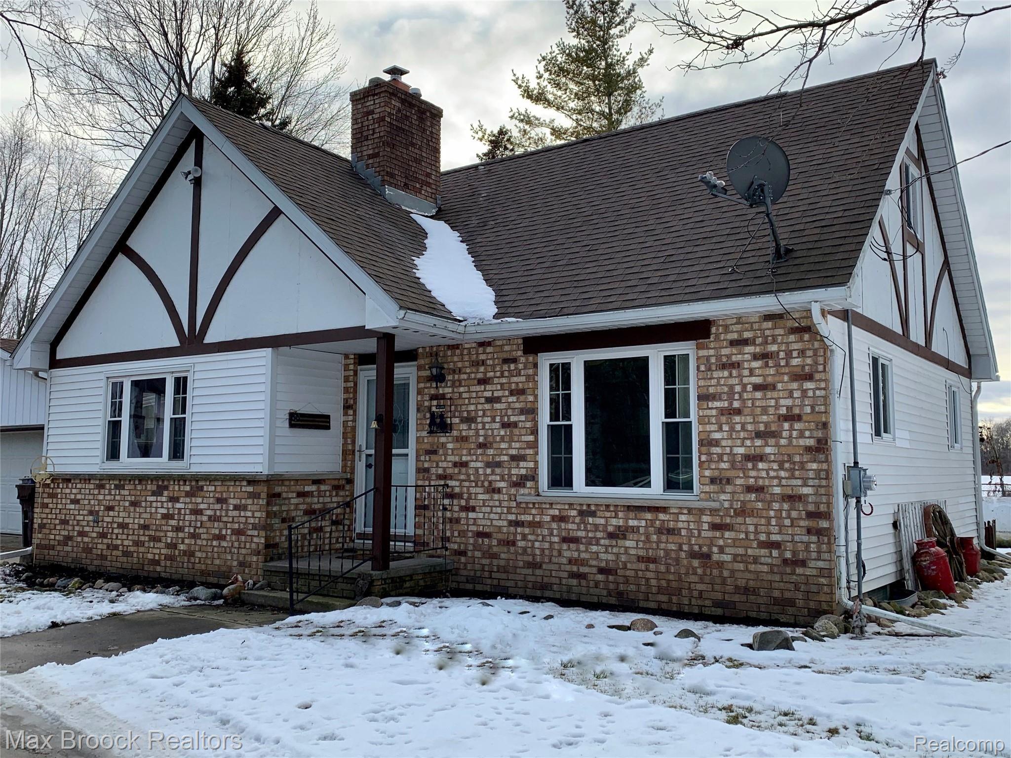 725 Wirbel Road Pinconning, MI 48650 - Photo 1 of 89 C340761B-8BF4-4B6C-95BB-0B3A28A2215E.jpeg