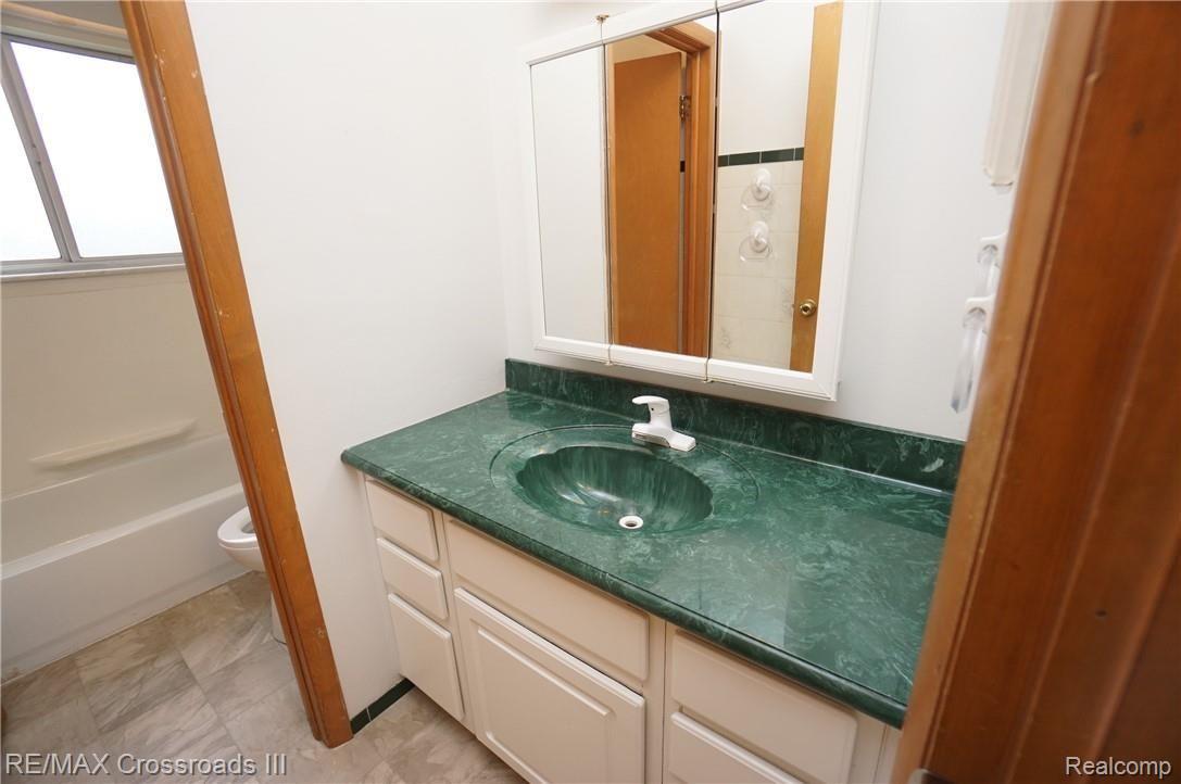 7100 Sheldon Road Belleville, MI 48111 - Photo 18 of 24 DSC09626.JPG