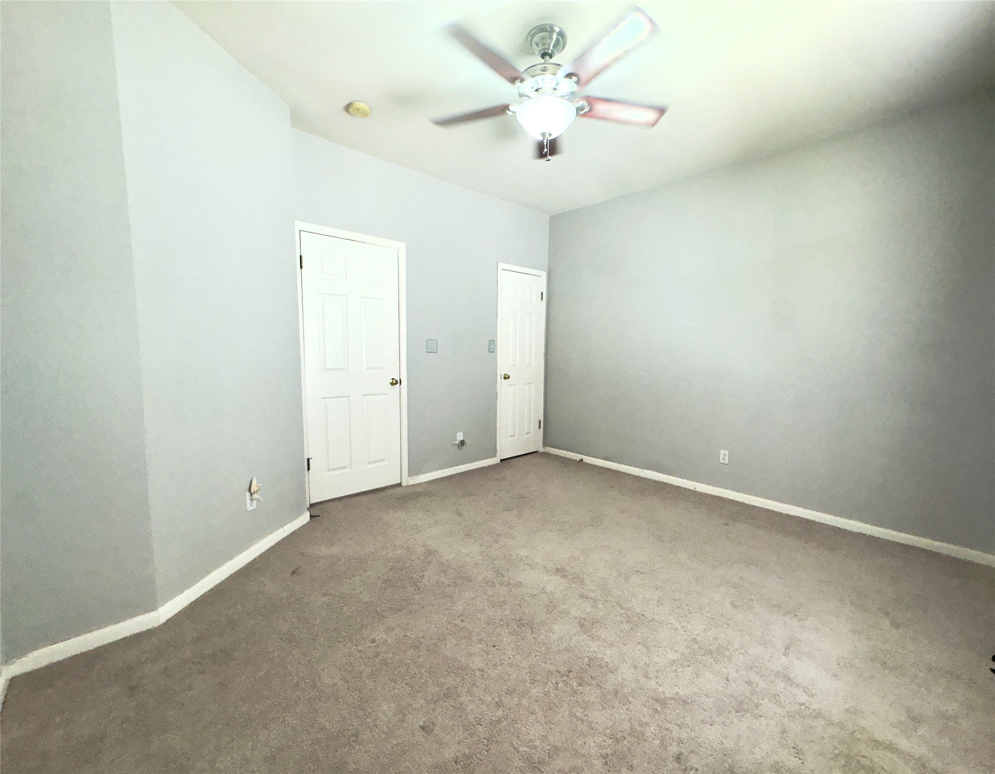 401 Witte Road Kyle, TX 78640 - Photo 11 of 33 an empty room with a bathroom and a ceiling fan