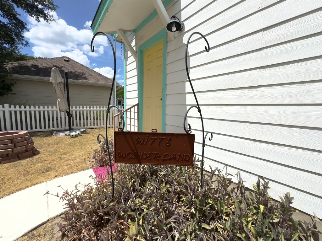 401 Witte Road Kyle, TX 78640 - Photo 22 of 33 a view of entryway with wooden floor