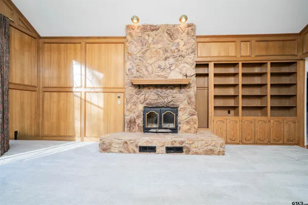 a view of an entryway with kitchen and livingroom