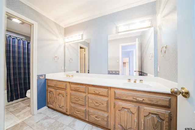 an empty room with windows and ceiling fan