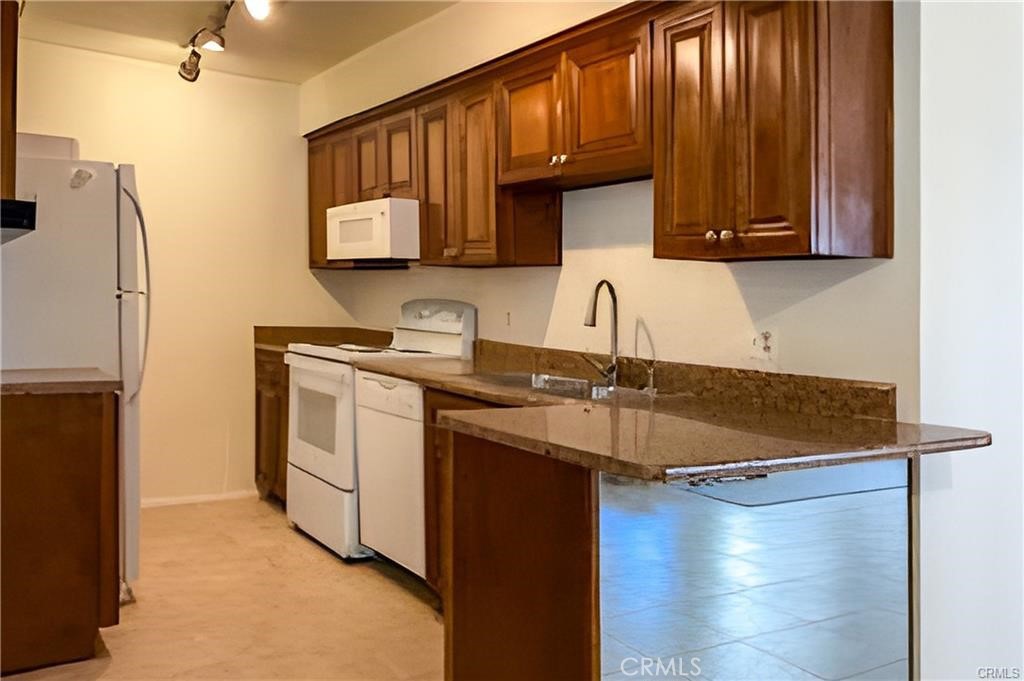 1150 East Amado Road, Unit 8B1 Palm Springs, CA 92262 - Photo 4 of 10