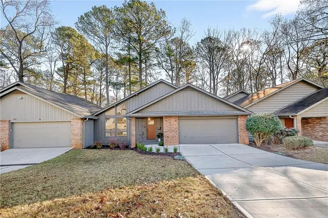$645,000 | 210 Lakeview Ridge West, Roswell, GA 30076