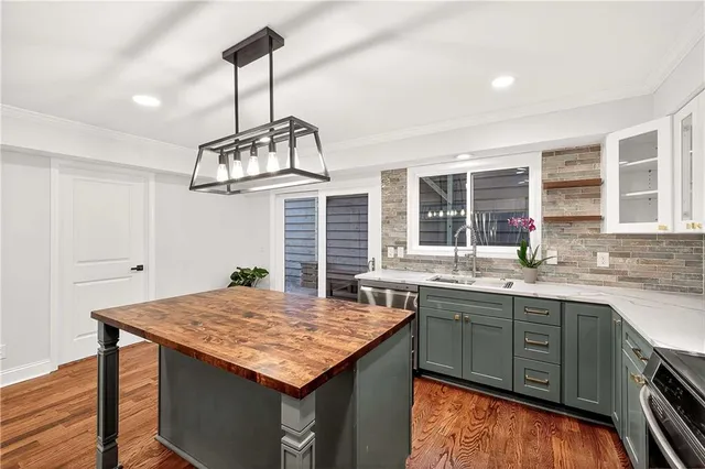 $645,000 | 210 Lakeview Ridge West, Roswell, GA 30076