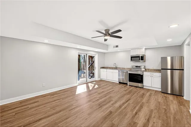 $645,000 | 210 Lakeview Ridge West, Roswell, GA 30076