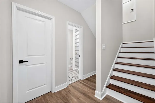 $645,000 | 210 Lakeview Ridge West, Roswell, GA 30076