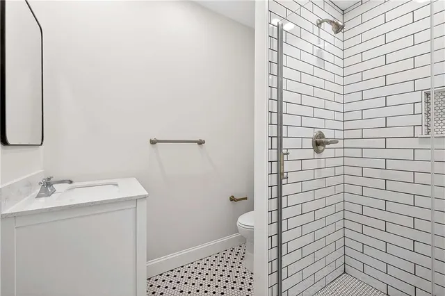 $645,000 | 210 Lakeview Ridge West, Roswell, GA 30076