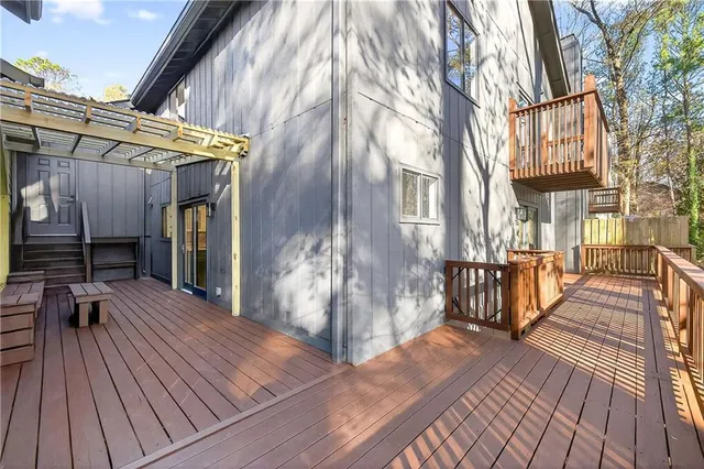 $645,000 | 210 Lakeview Ridge West, Roswell, GA 30076