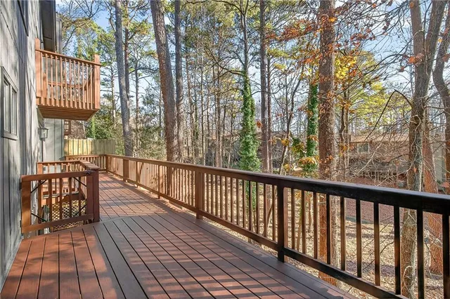 $645,000 | 210 Lakeview Ridge West, Roswell, GA 30076