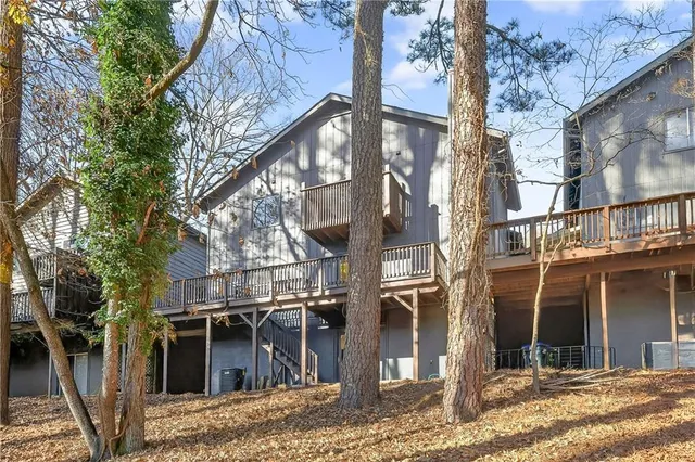 $645,000 | 210 Lakeview Ridge West, Roswell, GA 30076