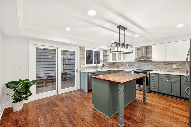 $645,000 | 210 Lakeview Ridge West, Roswell, GA 30076