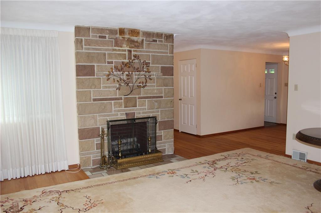 2292 Tilbrook Road Monroeville, PA 15146 - Photo 3 of 17 Living Room!