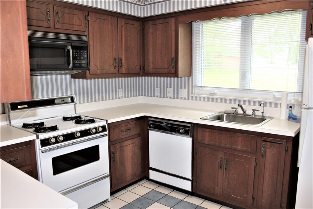 2292 Tilbrook Road Monroeville, PA 15146 - Photo 5 of 17 Eat-In Kitchen