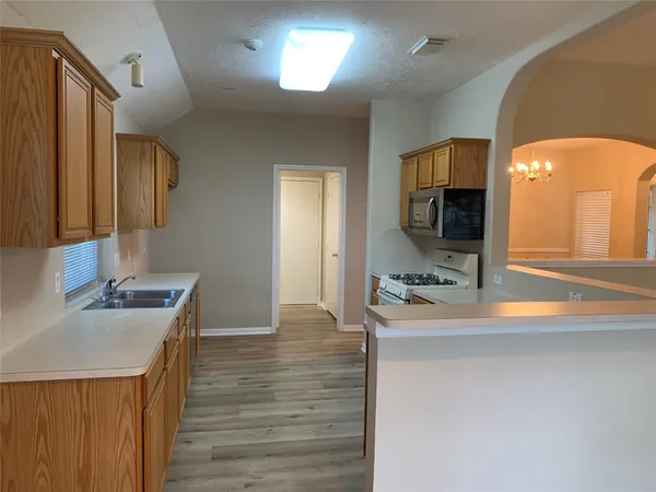 $2,050 | 3611 Stratford Town Lane, Sugar Land, TX 77498