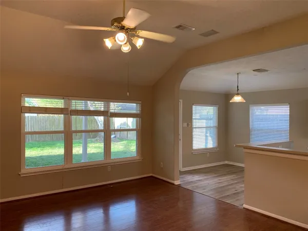 $2,050 | 3611 Stratford Town Lane, Sugar Land, TX 77498