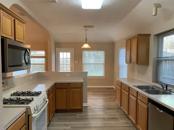 $2,050 | 3611 Stratford Town Lane, Sugar Land, TX 77498
